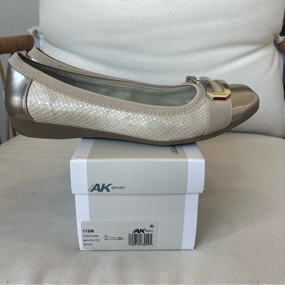 Anne Klein Women Shoe Size 11 Gold Snake Print Slip On Cap Toe Ballet Flat - Picture 3 of 10